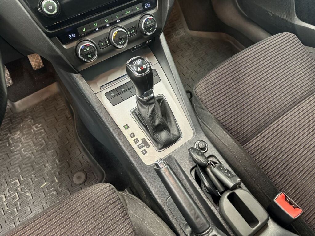 Skoda Octavia 2014 Punainen