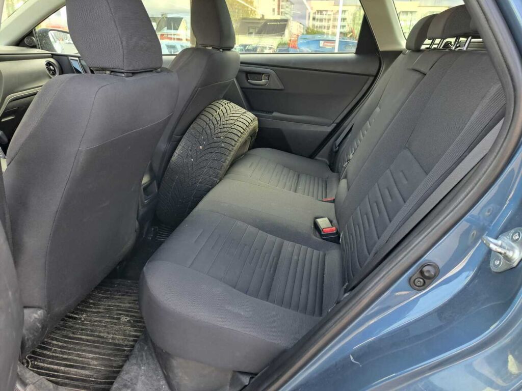 Toyota Auris 2015 Sininen