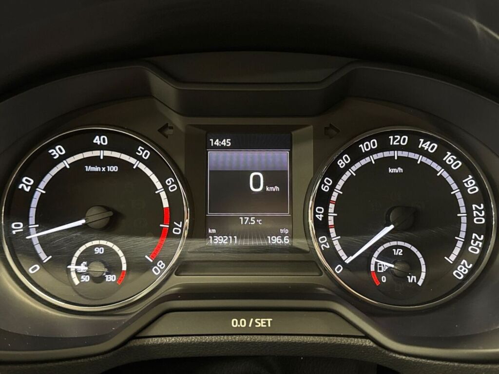 Skoda Octavia 2015 Valkoinen