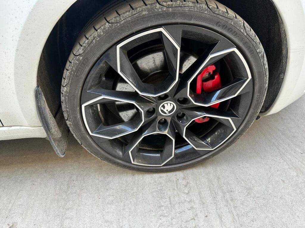 Skoda Octavia 2015 Valkoinen