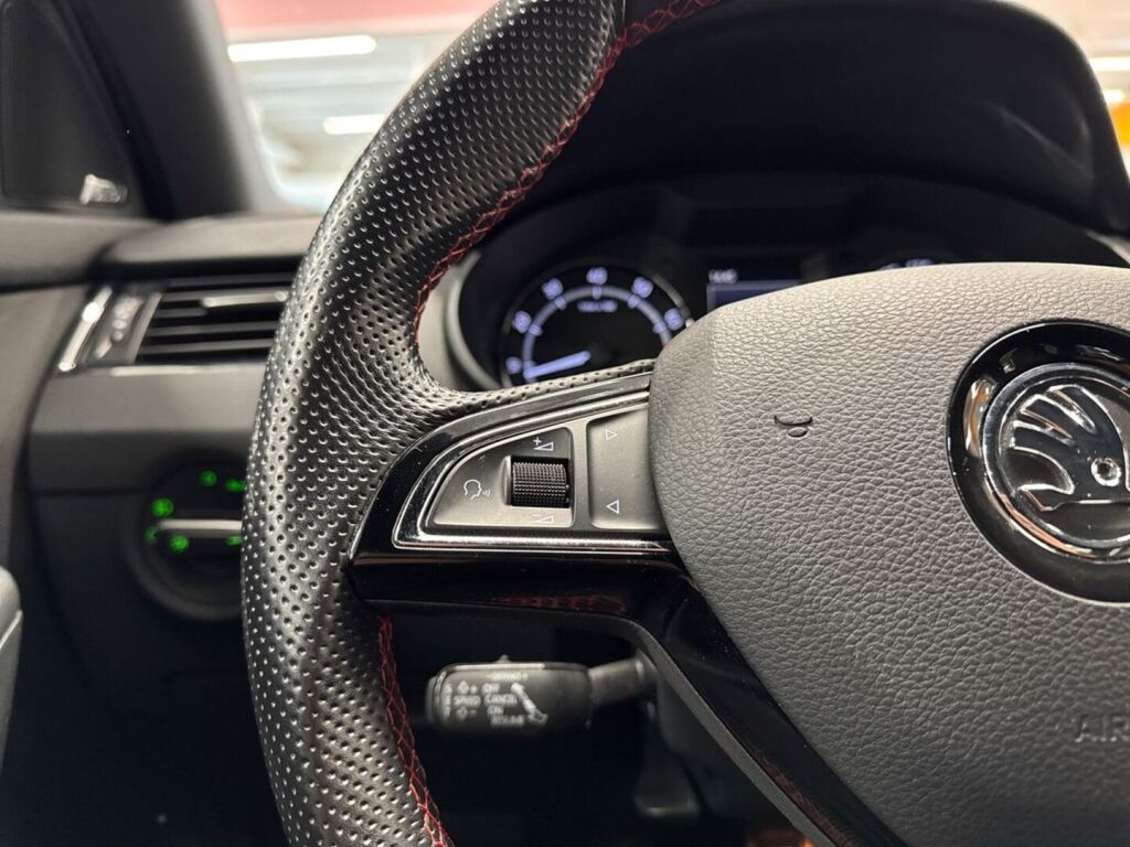 Skoda Octavia 2015 Valkoinen