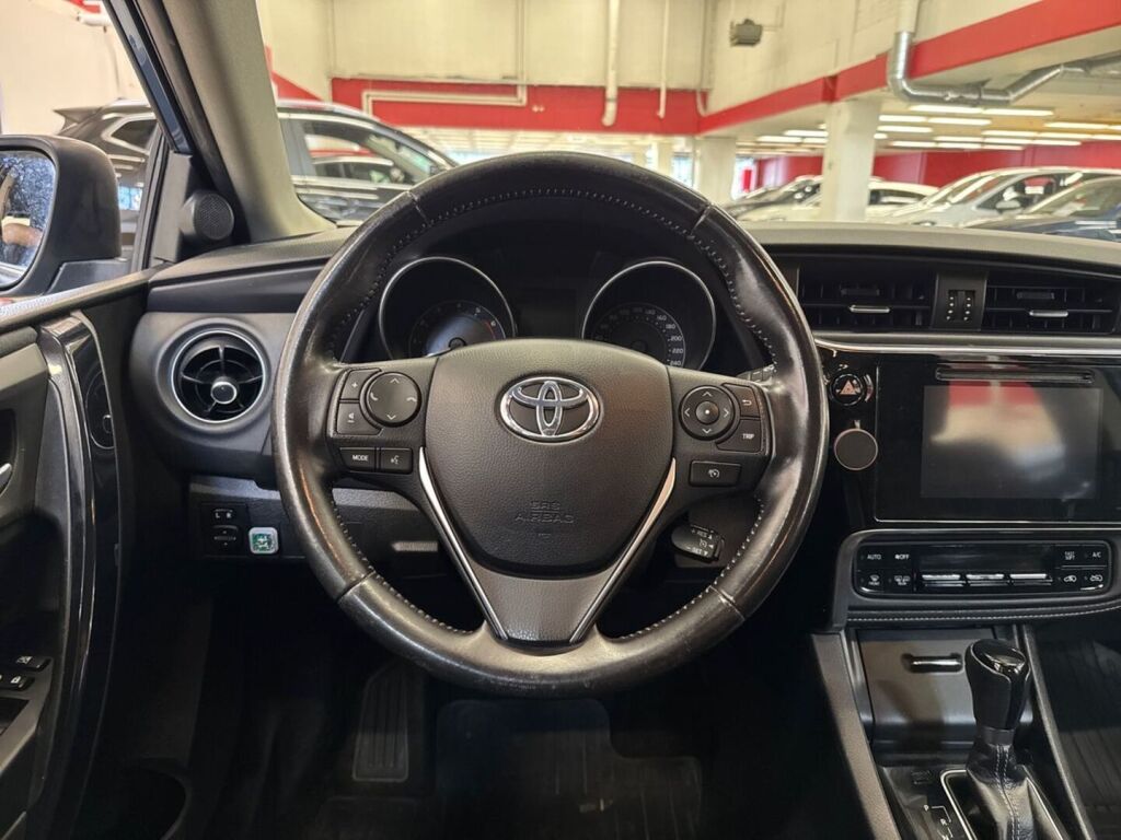 Toyota Auris 2015 Sininen