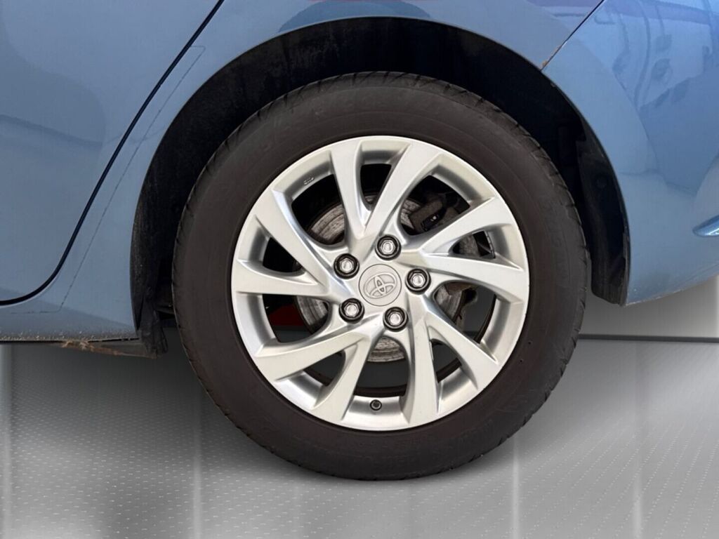 Toyota Auris 2015 Sininen