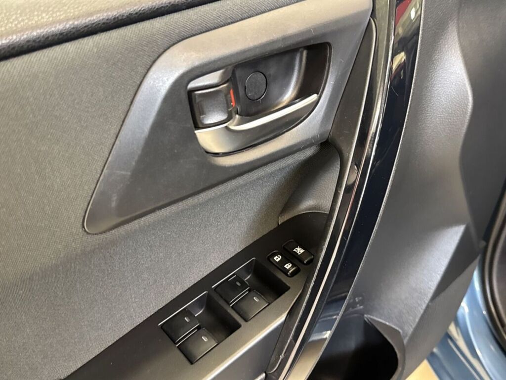 Toyota Auris 2015 Sininen