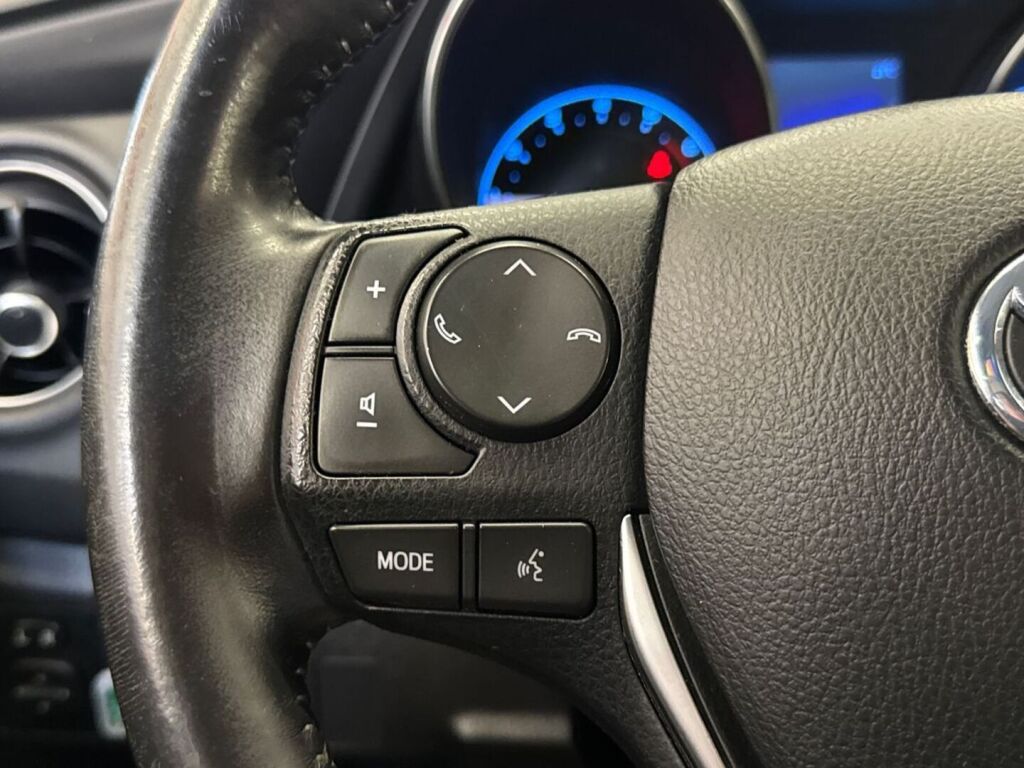 Toyota Auris 2015 Sininen