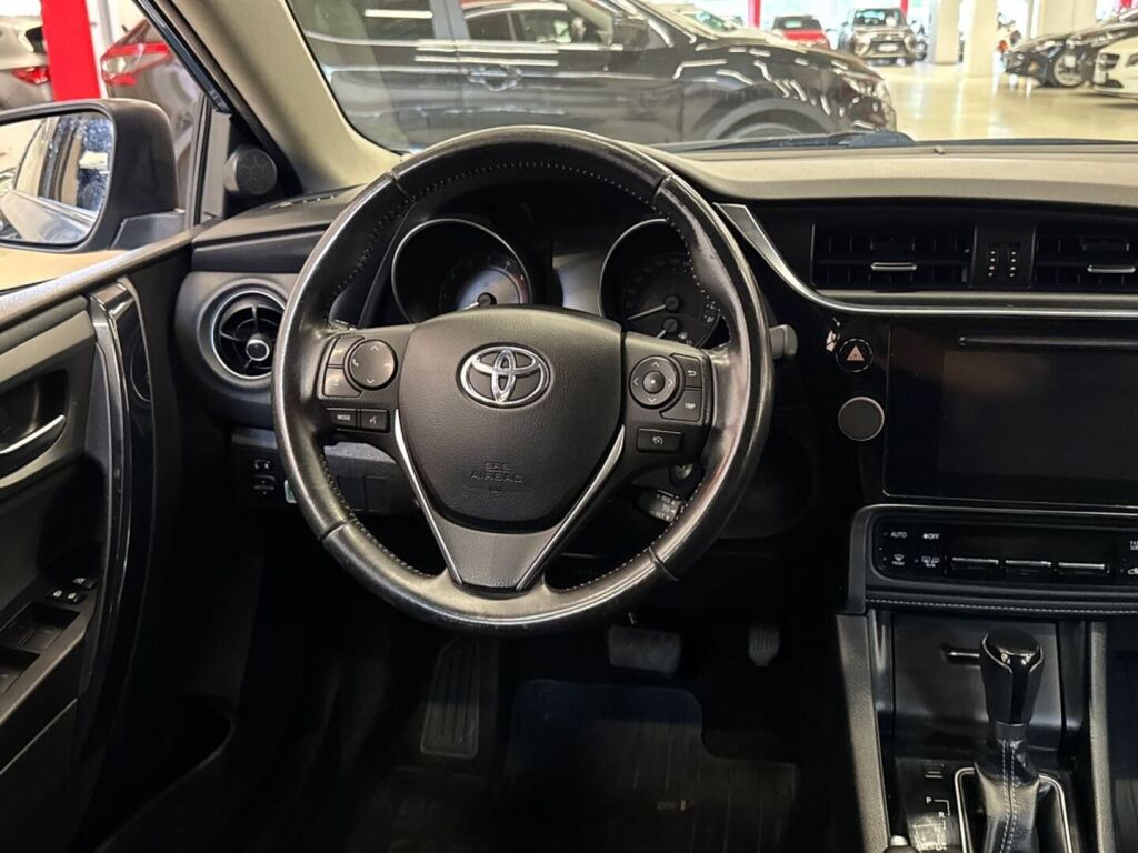Toyota Auris 2015 Sininen