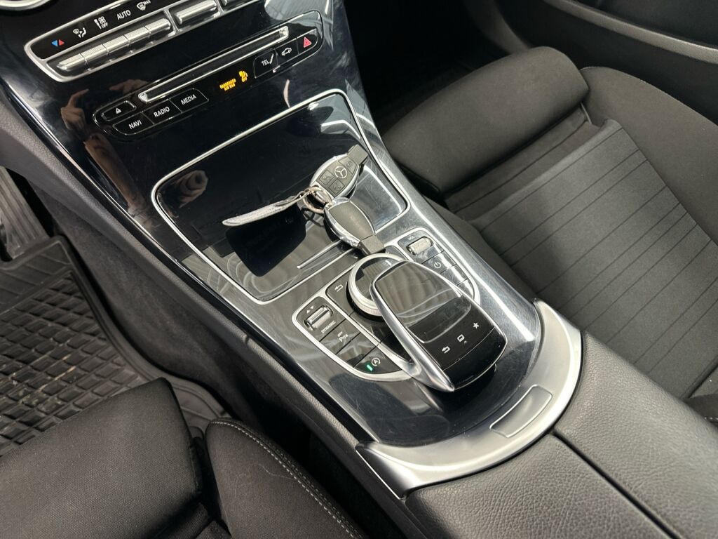Mercedes-Benz C 2015 Musta