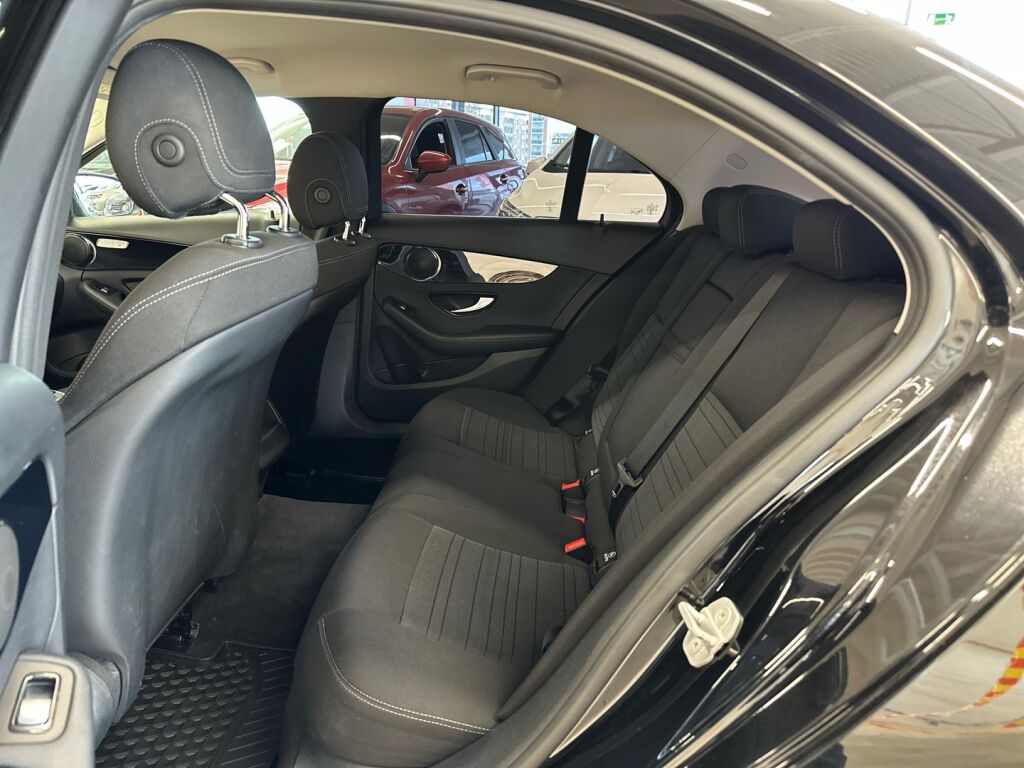 Mercedes-Benz C 2015 Musta