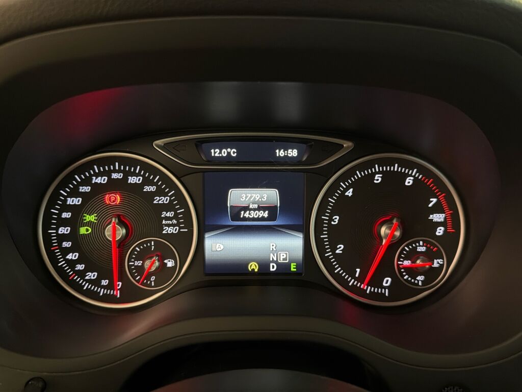 Mercedes-Benz B 2015 Valkoinen