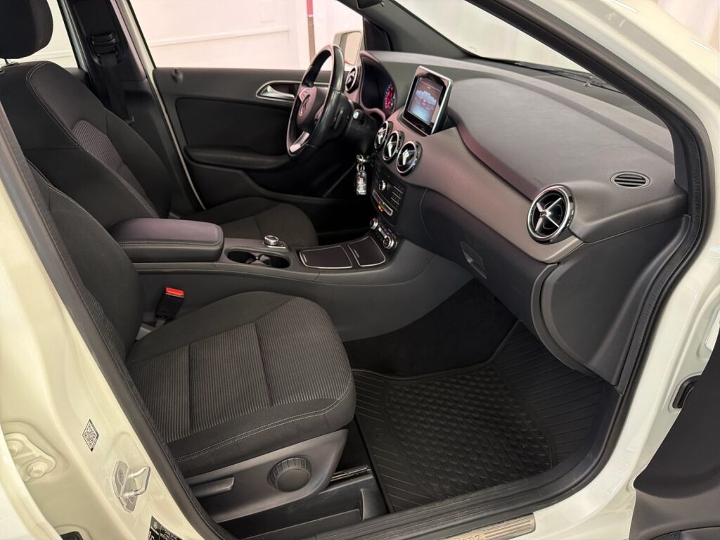 Mercedes-Benz B 2015 Valkoinen