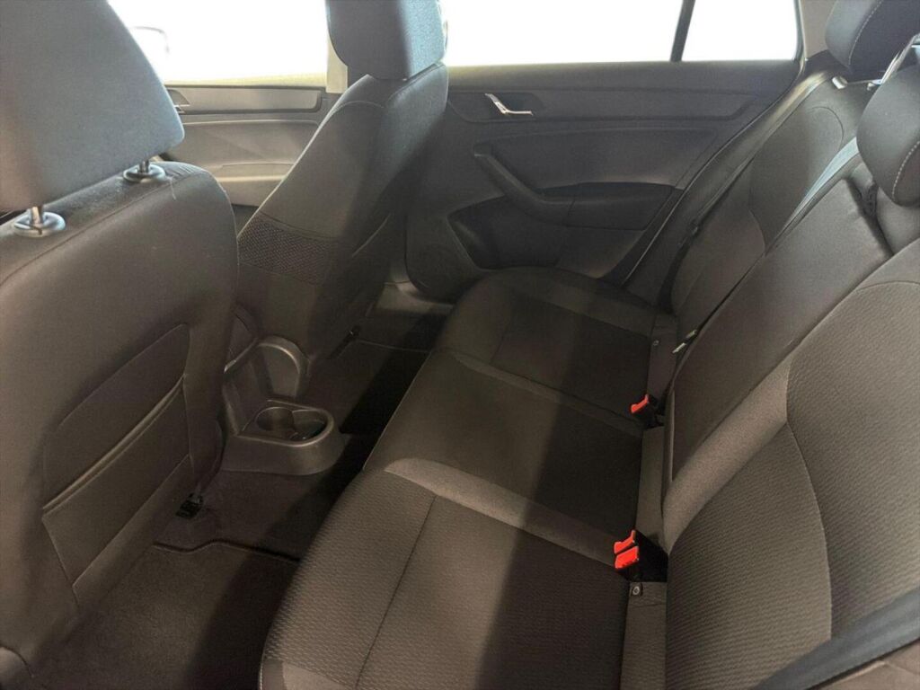 Skoda Rapid 2016 Valkoinen
