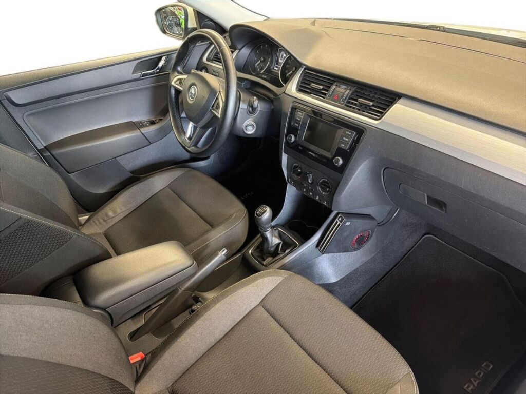 Skoda Rapid 2016 Valkoinen
