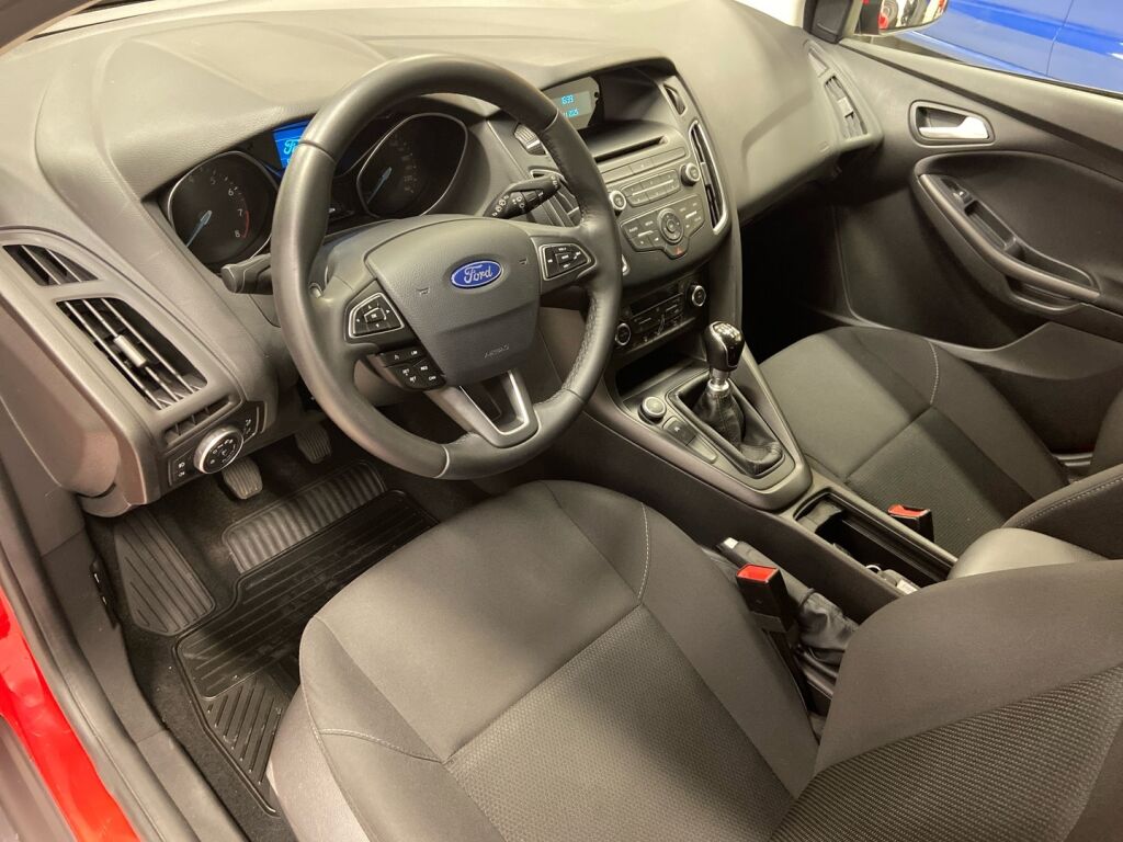 Ford Focus 2015 Punainen