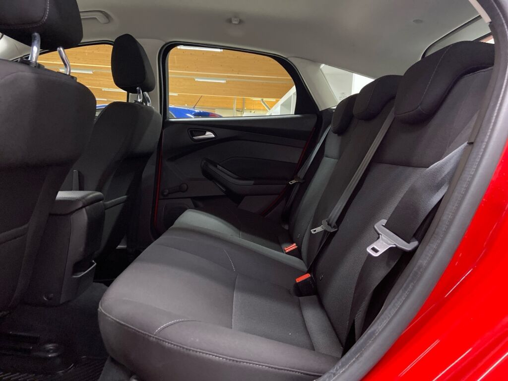 Ford Focus 2015 Punainen