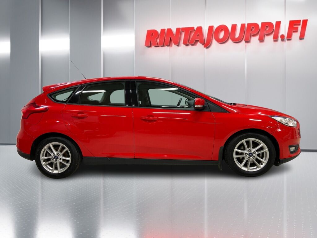 Ford Focus 2015 Punainen