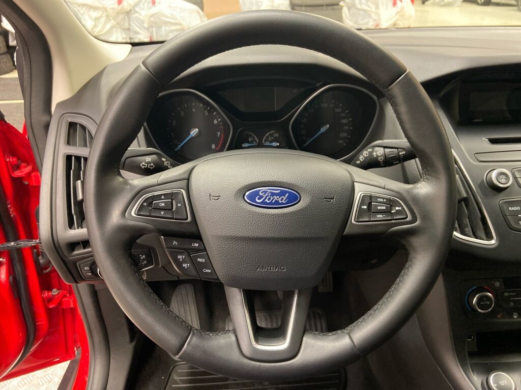 Ford Focus 2015 Punainen