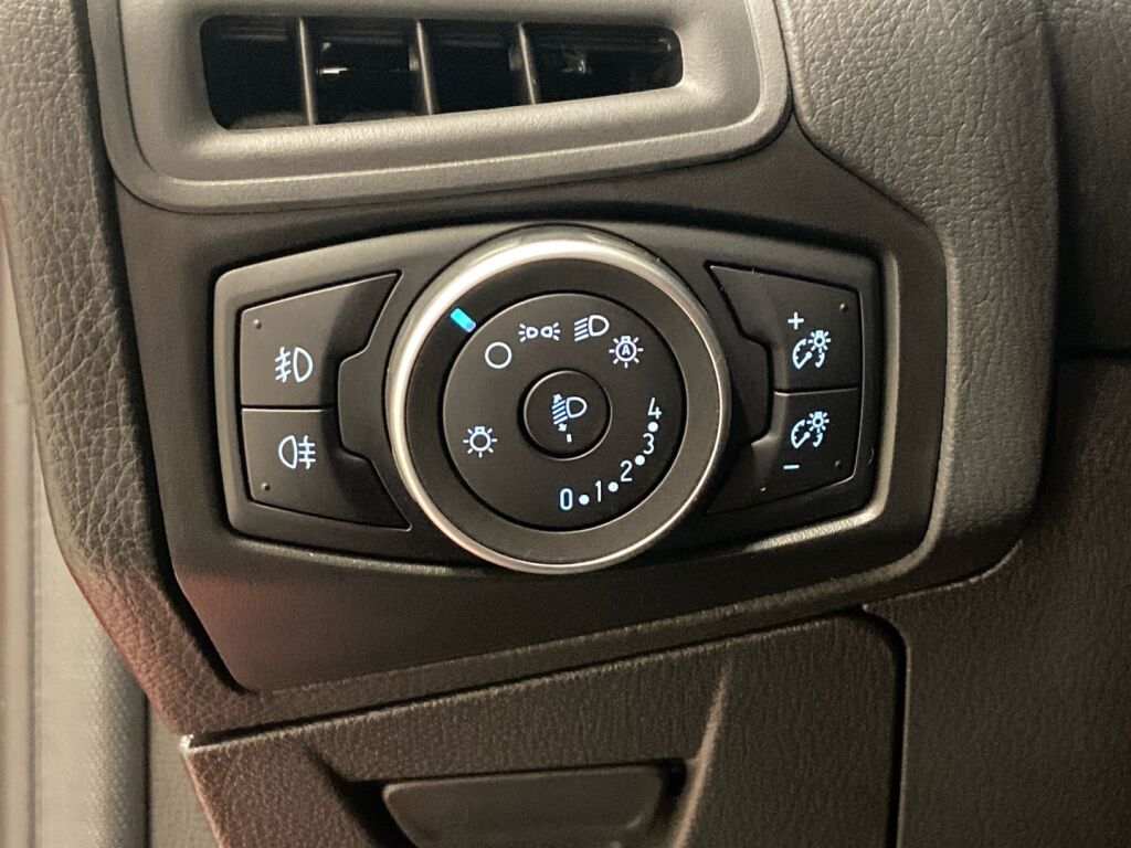 Ford Focus 2015 Punainen