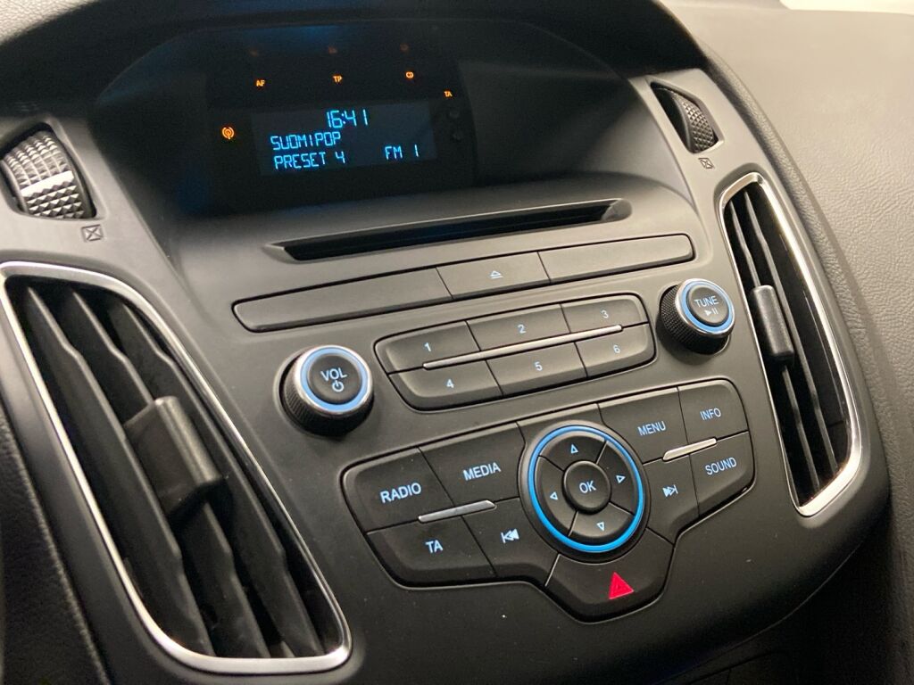 Ford Focus 2015 Punainen