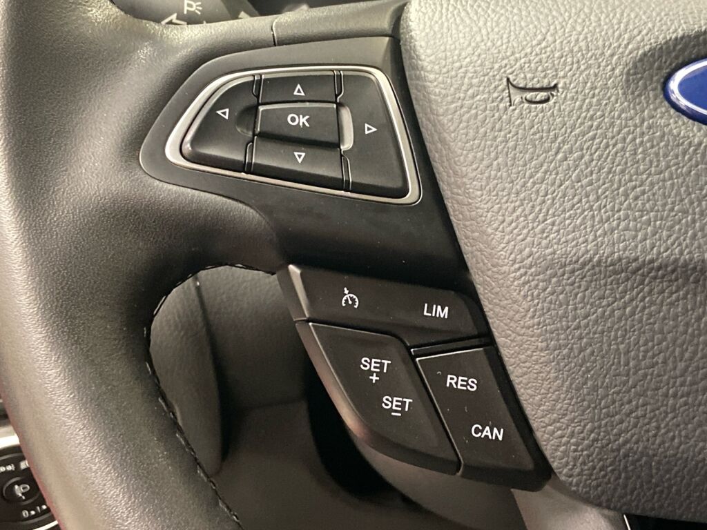 Ford Focus 2015 Punainen