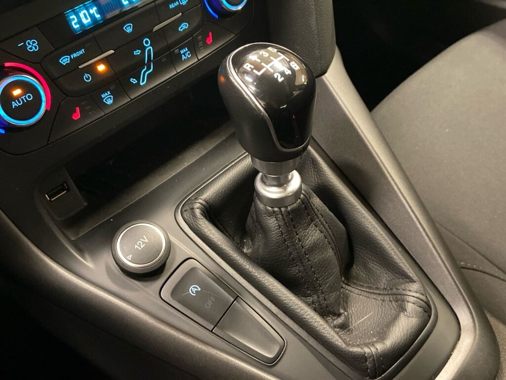 Ford Focus 2015 Punainen