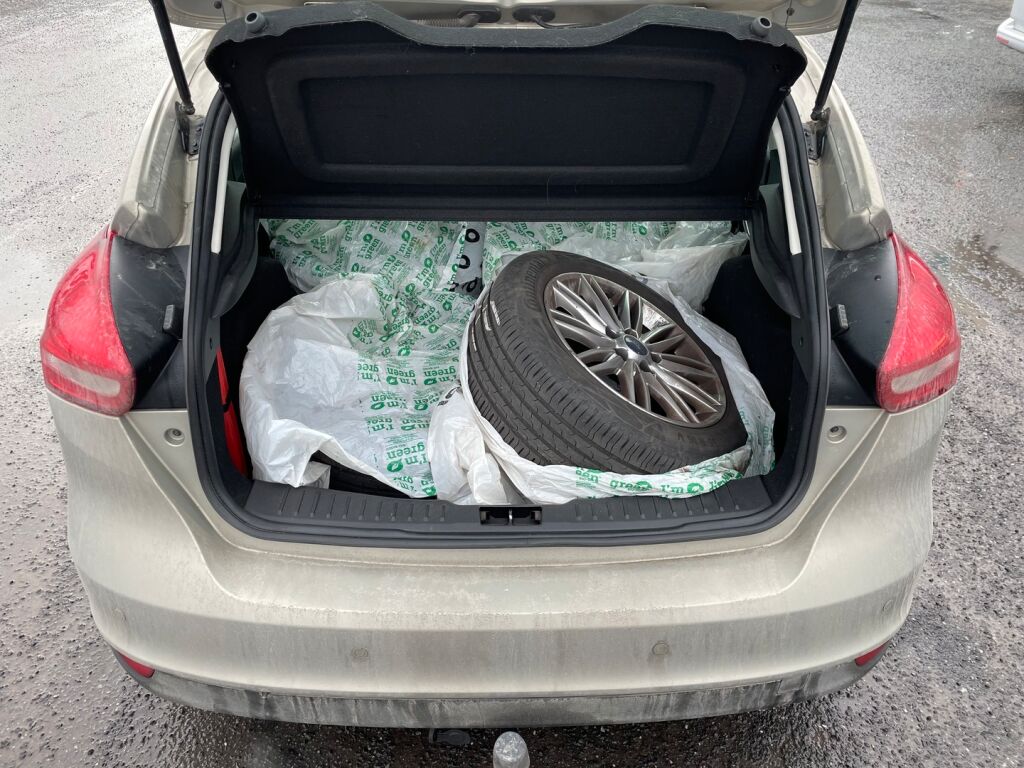 Ford Focus 2015 Harmaa