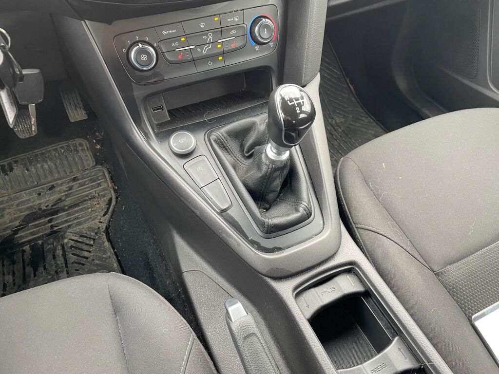 Ford Focus 2015 Harmaa