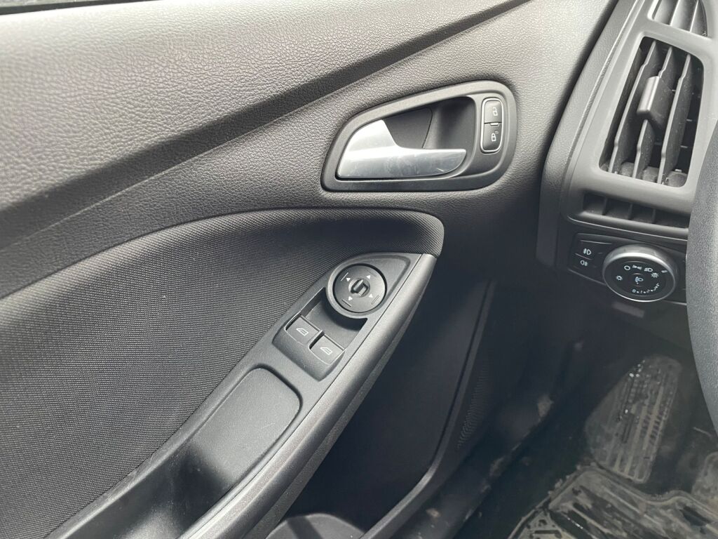 Ford Focus 2015 Harmaa