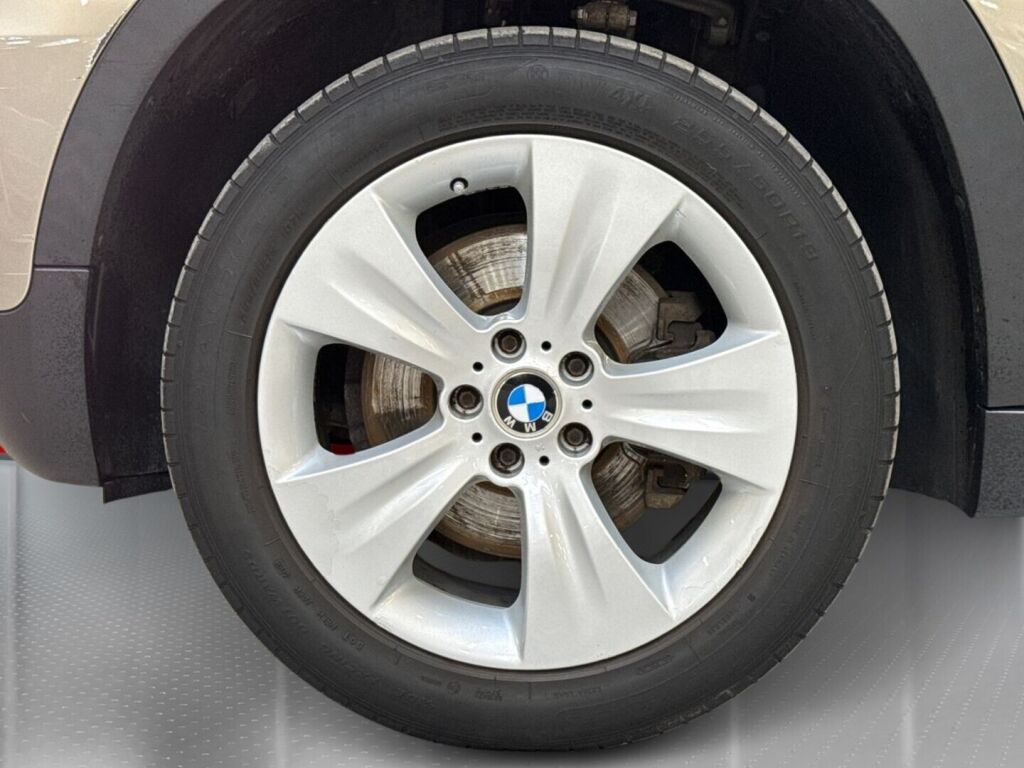 BMW X5 2008 Ruskea (beige)