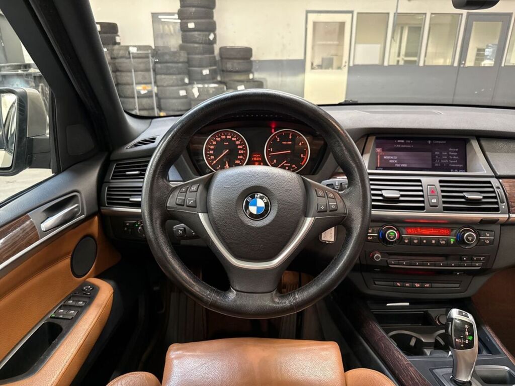 BMW X5 2008 Ruskea (beige)