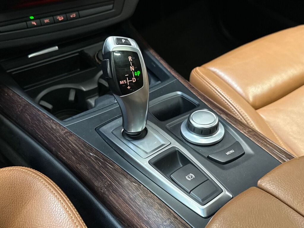 BMW X5 2008 Ruskea (beige)