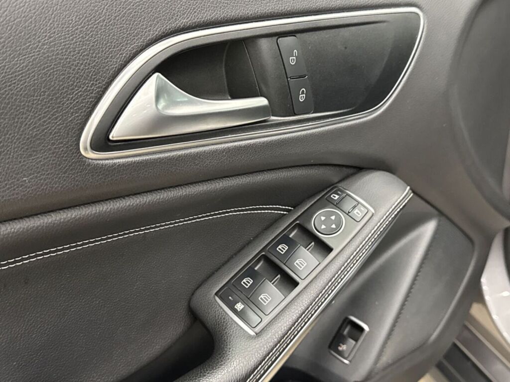 Mercedes-Benz GLA 2015 Harmaa