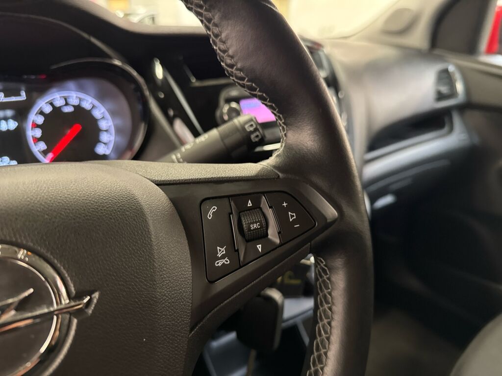 Opel Karl 2015 Punainen