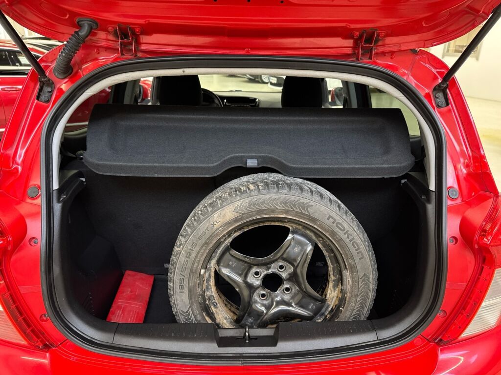 Opel Karl 2015 Punainen