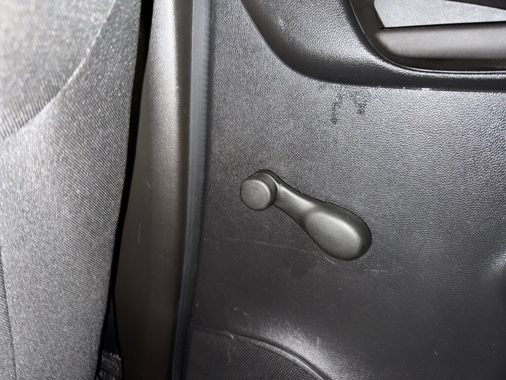 Opel Karl 2015 Punainen