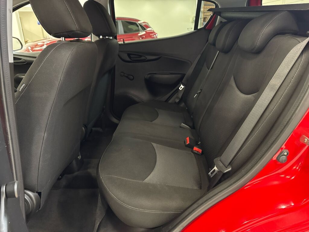 Opel Karl 2015 Punainen