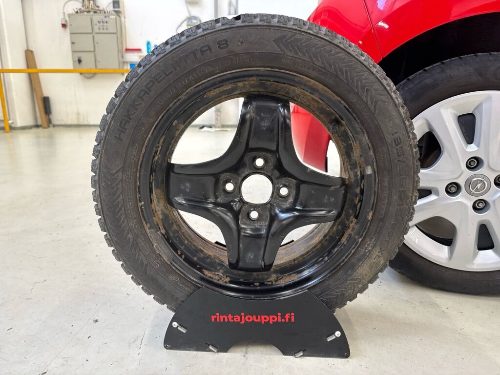 Opel Karl 2015 Punainen