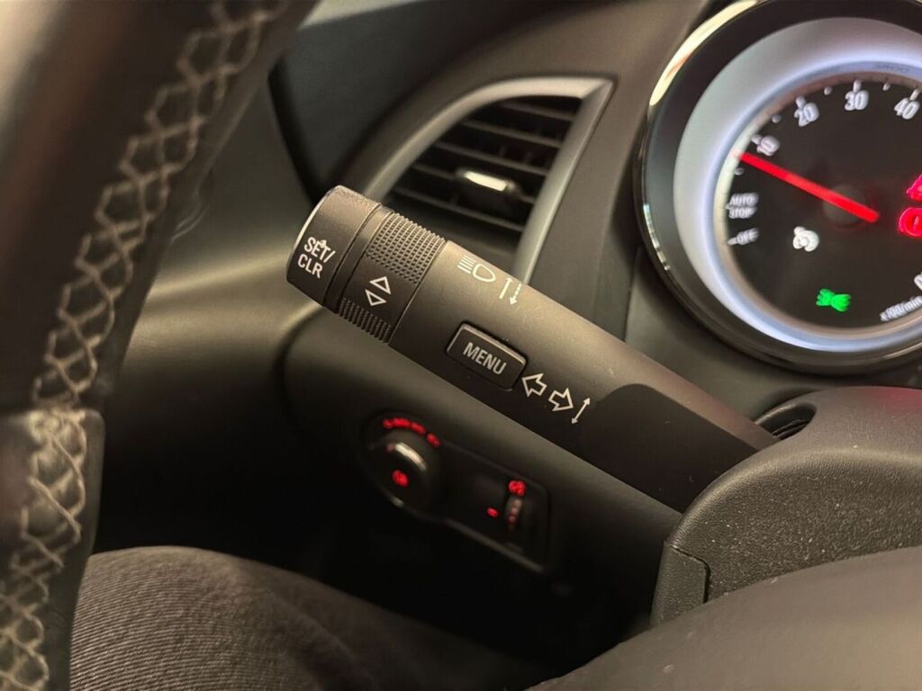 Opel Astra 2015 Valkoinen