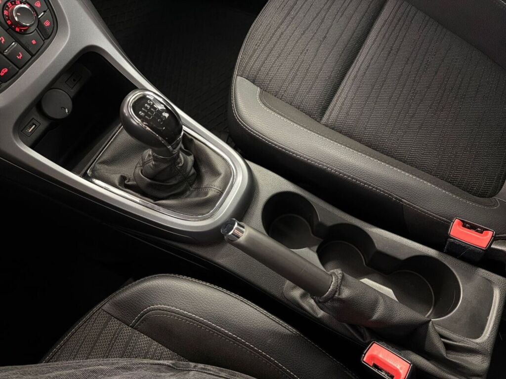 Opel Astra 2015 Valkoinen