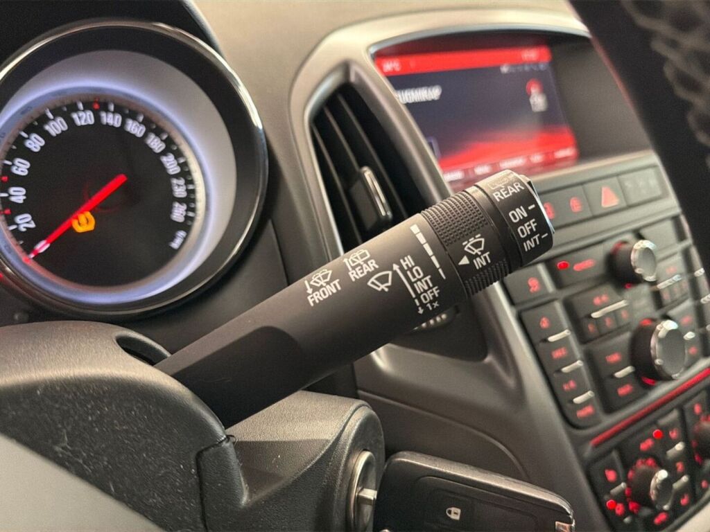Opel Astra 2015 Valkoinen