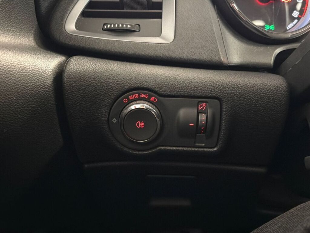 Opel Astra 2015 Valkoinen