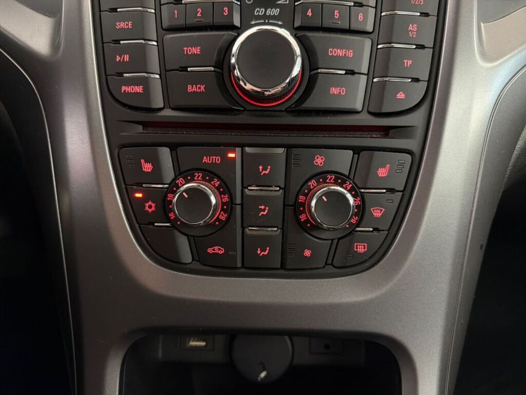 Opel Astra 2015 Valkoinen