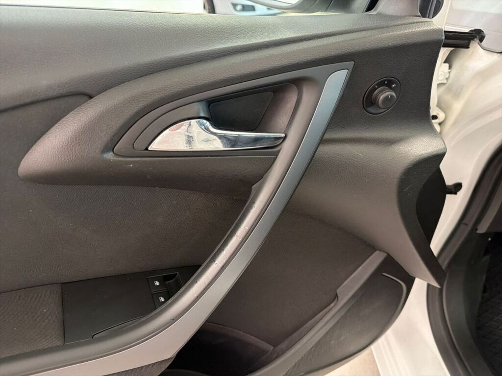Opel Astra 2015 Valkoinen
