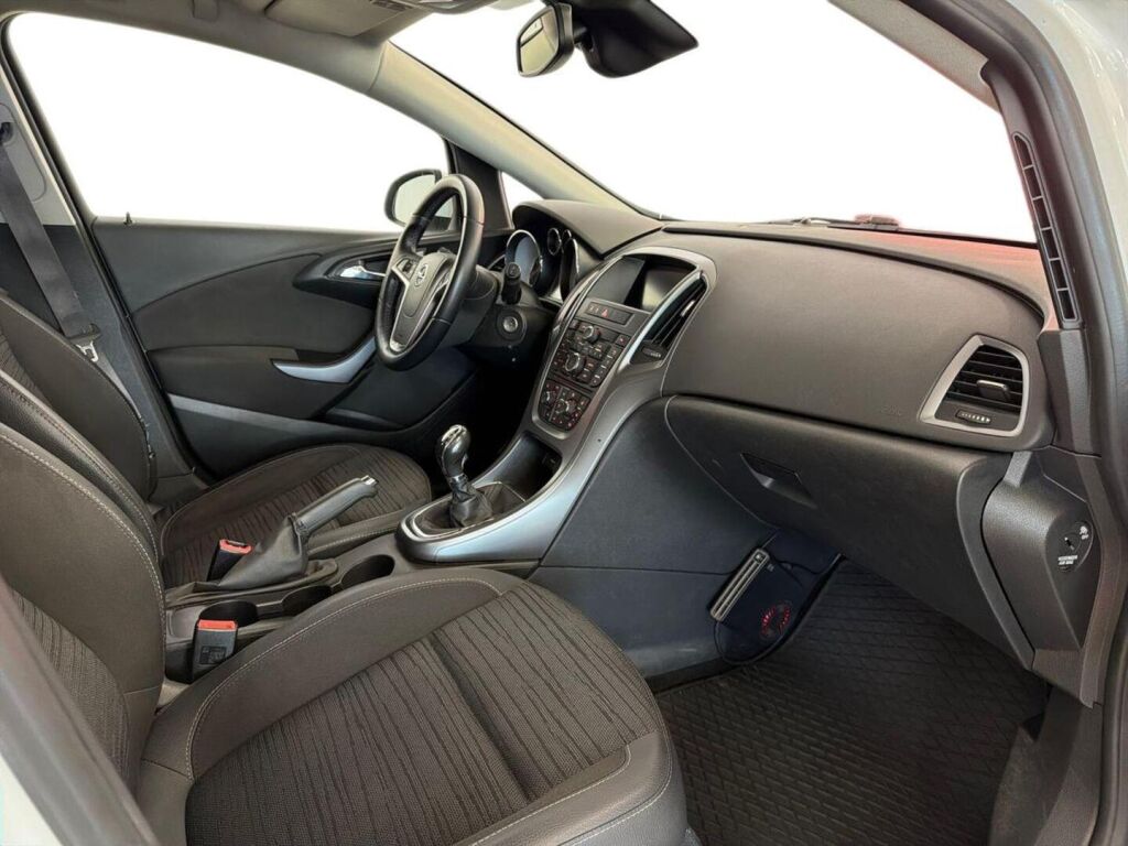 Opel Astra 2015 Valkoinen