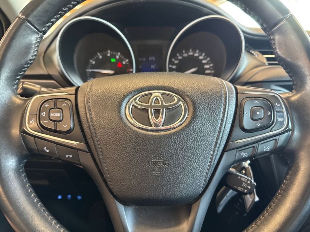 Toyota Avensis 2015 Metallinhohto Hopea