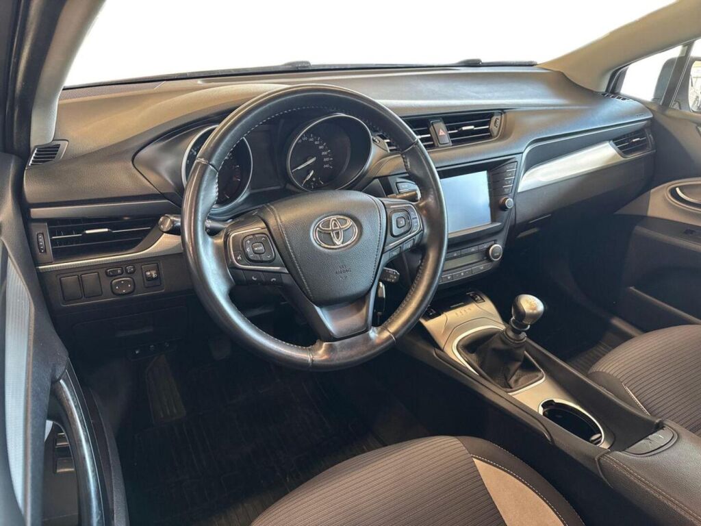 Toyota Avensis 2015 Metallinhohto Hopea