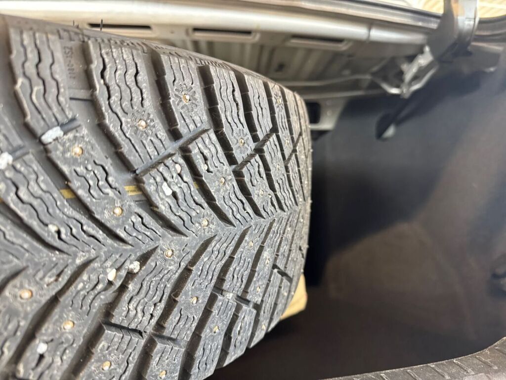 Toyota Avensis 2015 Metallinhohto Hopea