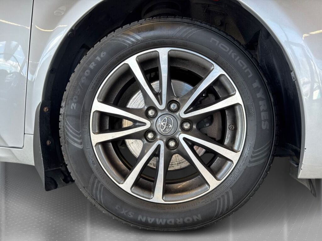 Toyota Avensis 2015 Metallinhohto Hopea