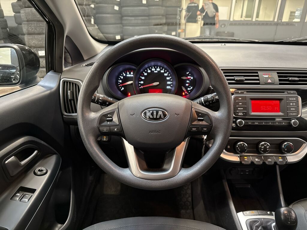 Kia Rio 2015 Musta