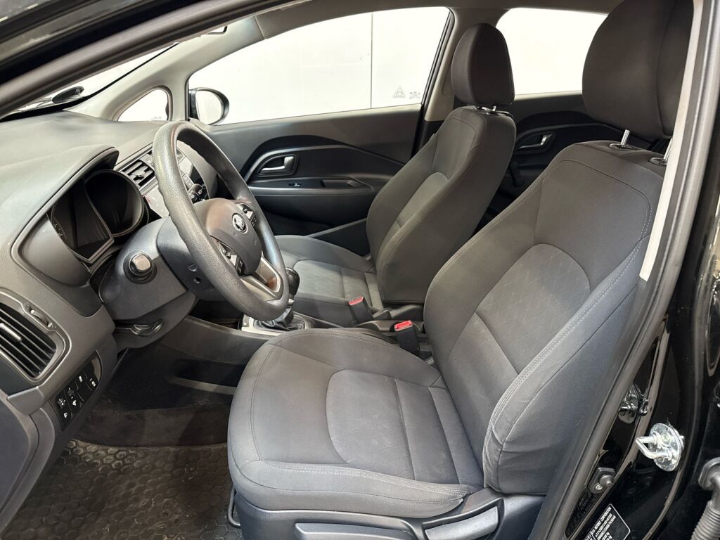 Kia Rio 2015 Musta