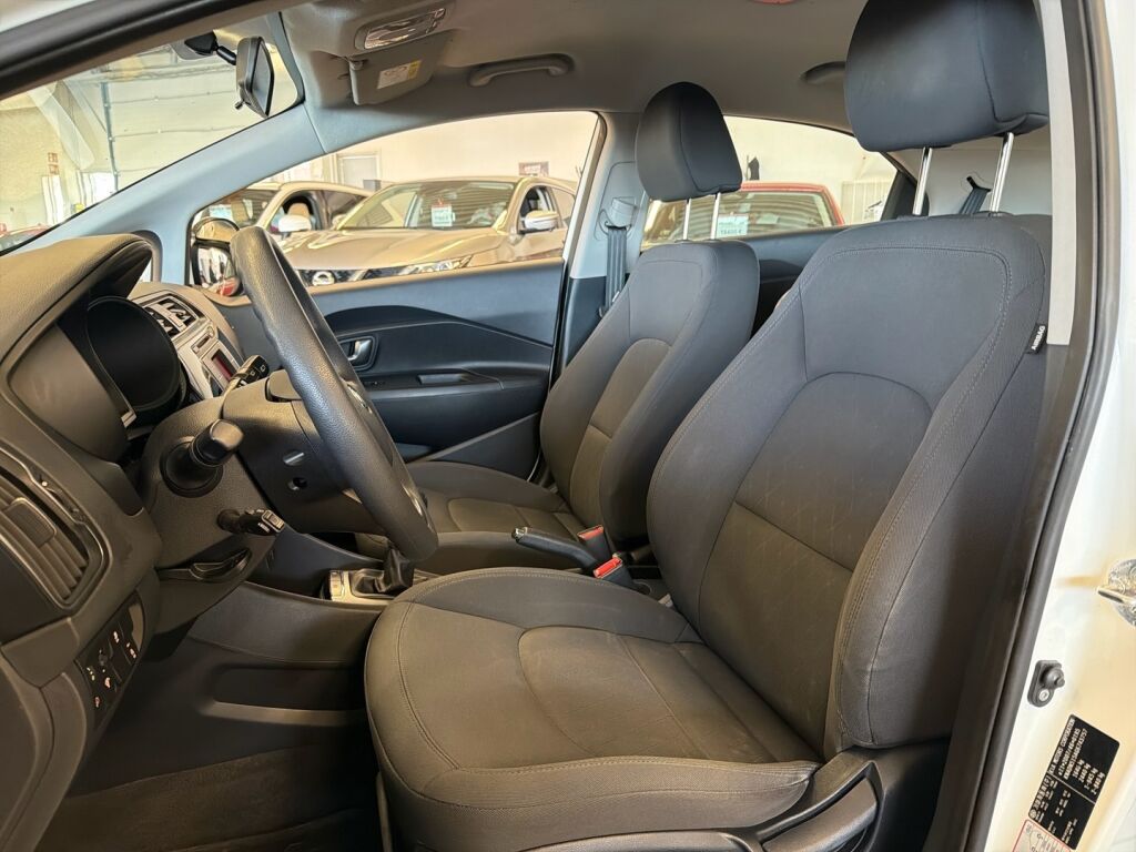 Kia Rio 2016 Valkoinen